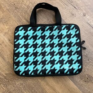 NWT iPad Sleeve - Spearmint Houndstooth - New with tags